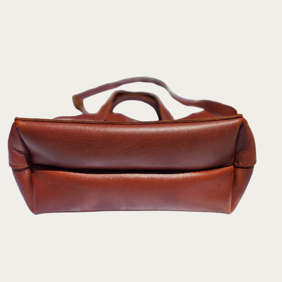 Portland Leather Brown Tote Bag with Minimalist Design - Picture 8 of 15